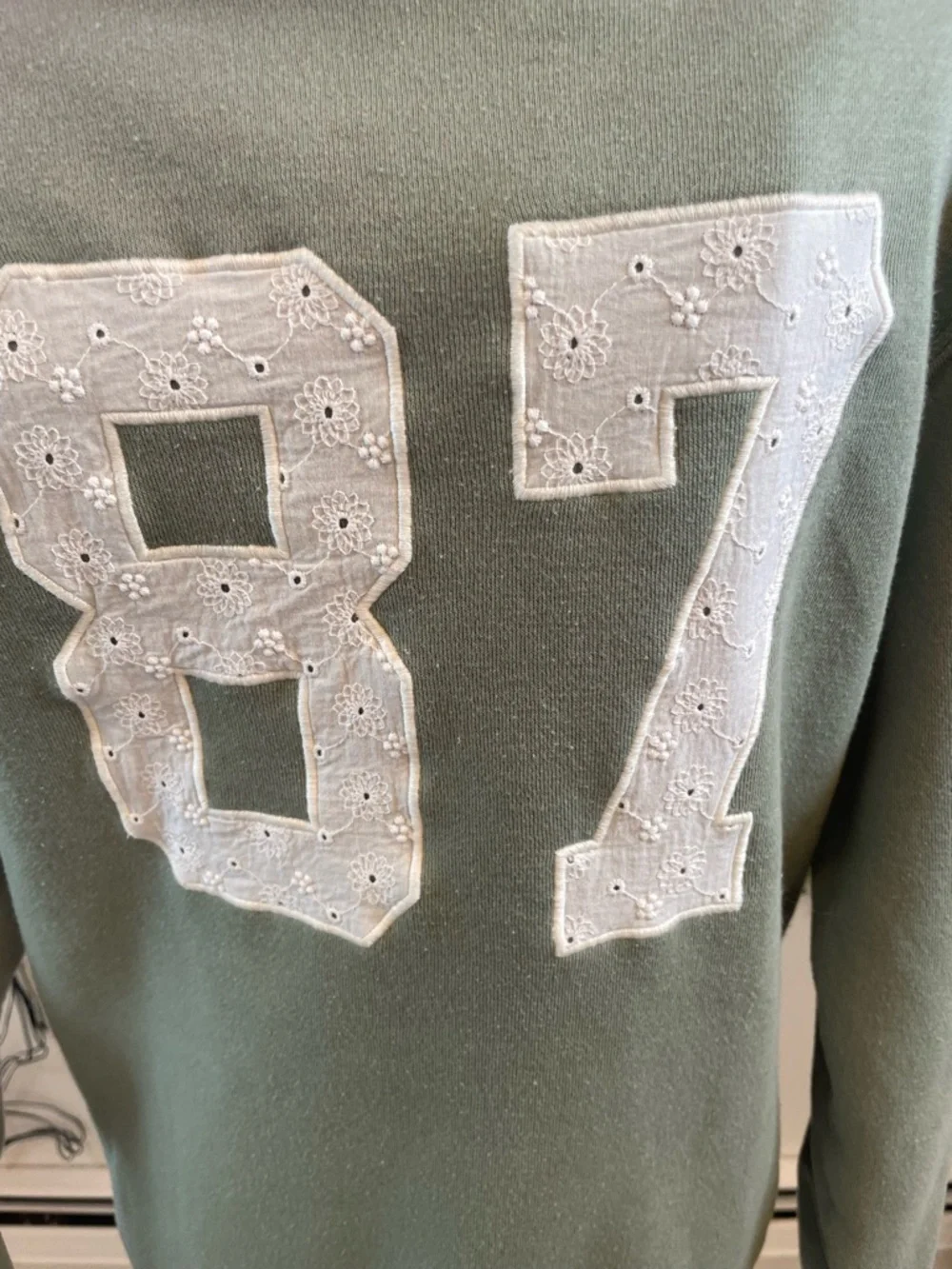 *SOLD*🐶wild fable over the shoulder sweatshirt - Picture 3 of 10